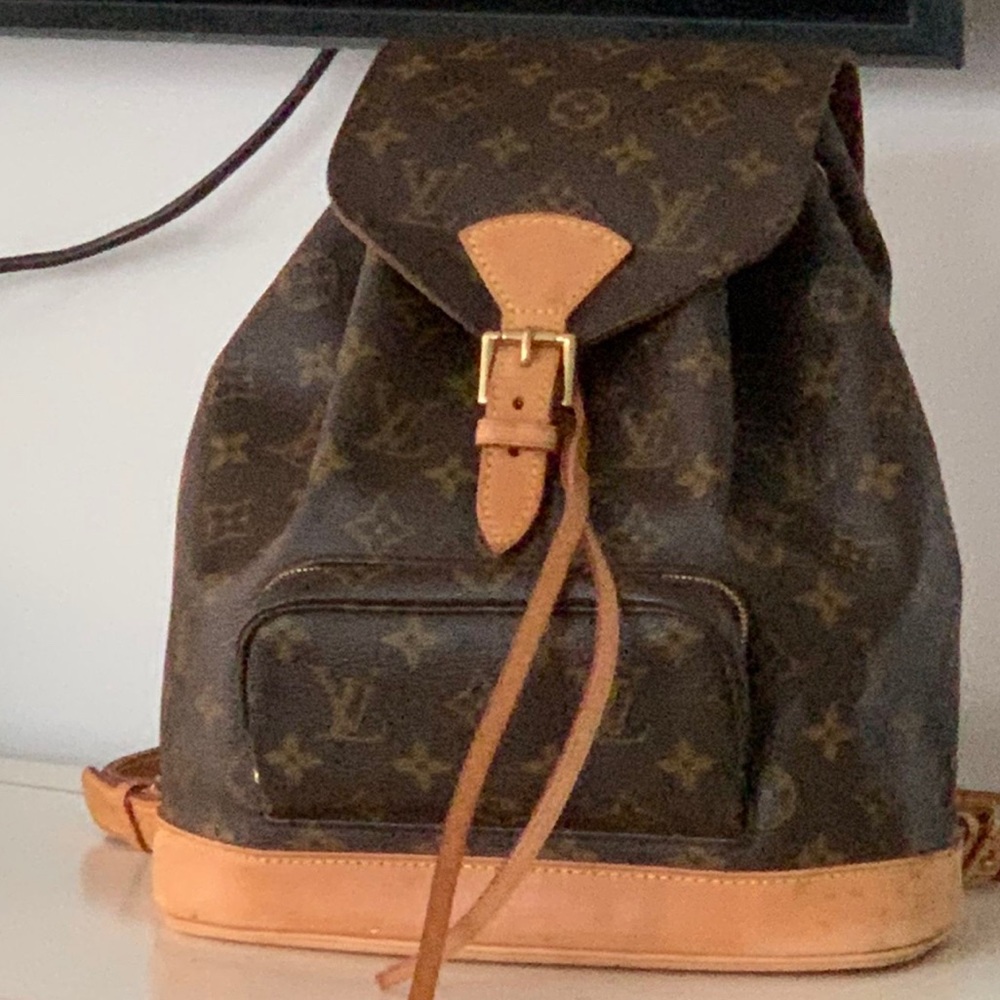 Louis Vuitton montesouri PM